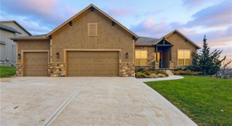 Homes for Sale in Parkville, MO 64152 | 5920 S National Drive