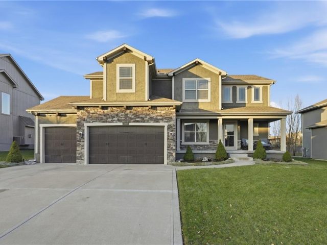 Homes for Sale in Kansas City, MO 64155 | 2410 NE 111th Terrace