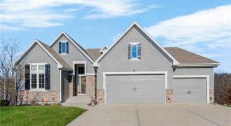 Homes for Sale in Parkville, MO 64152 | 6549 N Whitetail Way