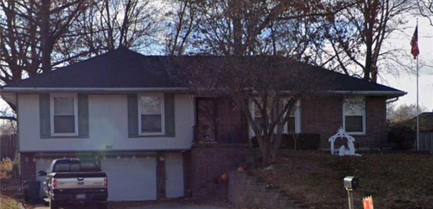 Homes for Sale in Gladstone, MO 64118 | 801 NE 73rd Place