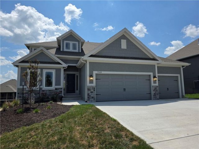 Homes for Sale in Kansas City, MO 64156 | 7009 NE 103rd Street