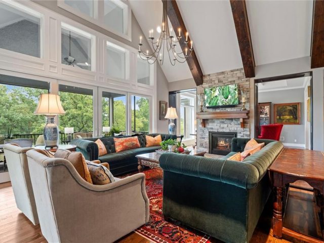 Homes for Sale in Parkville, MO 64152 | 6325  Edgewater Drive