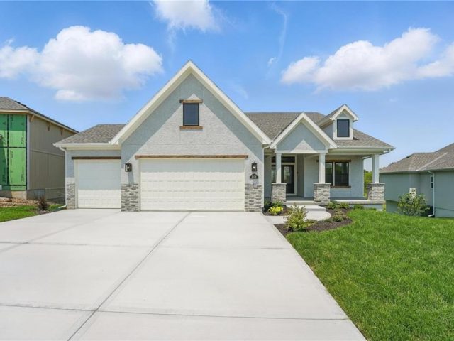 Homes for Sale in Kansas City, MO 64155 | 1518 NW 106th Terrace