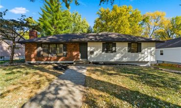 Homes for Sale in Gladstone, MO 64119 | 6605 N Agnes Avenue