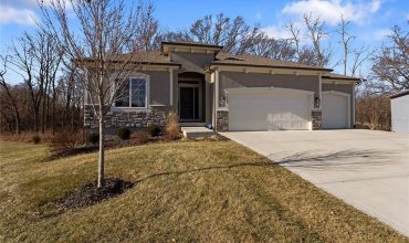 Homes for Sale in Kansas City, MO 64154 | 6615 NW 107th Court