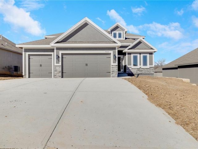 Homes for Sale in Kansas City, MO 64156 | 7004 NE 102nd Court