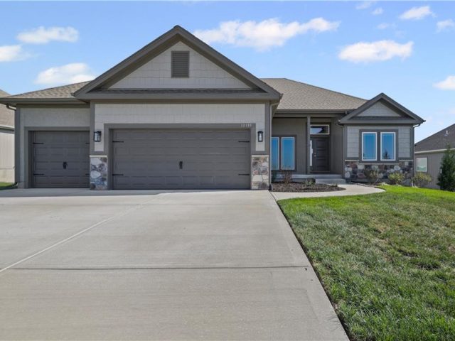 Homes for Sale in Kansas City, MO 64156 | 10139 N Winchester Avenue