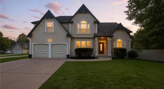 Homes for Sale in Parkville, MO 64152 | 5829  Manor Lane