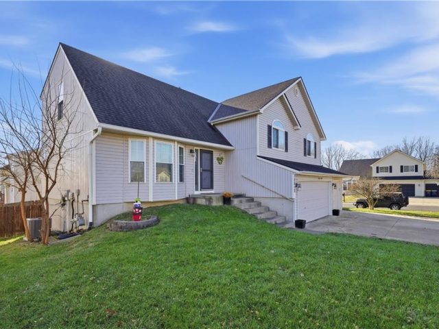 Homes for Sale in Kansas City, MO 64153 | 10613 NW 86th Street