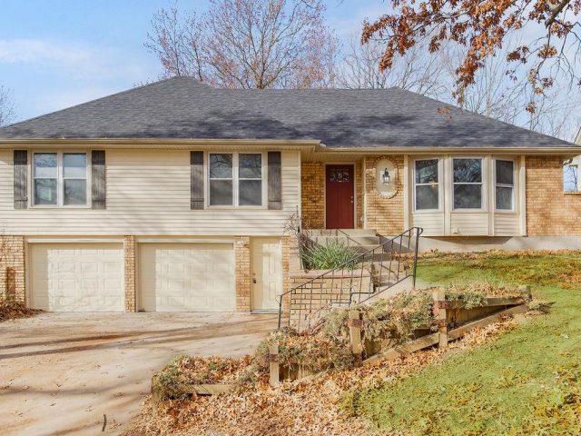 Homes for Sale in Kansas City, MO 64118 | 6912 N Madison Avenue