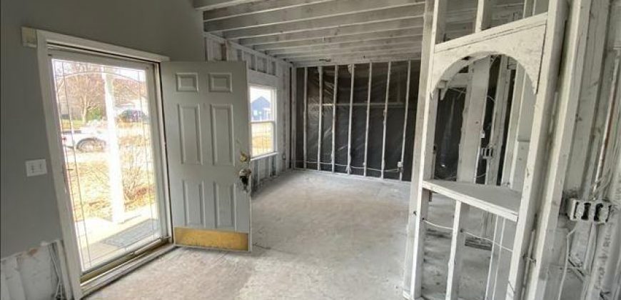 Homes for Sale in Kansas City, MO 64154 | 8547 N Robinhood Avenue