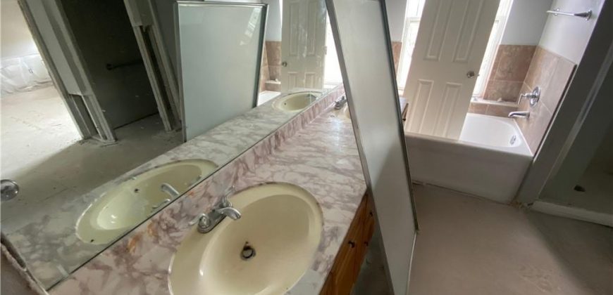 Homes for Sale in Kansas City, MO 64154 | 8547 N Robinhood Avenue