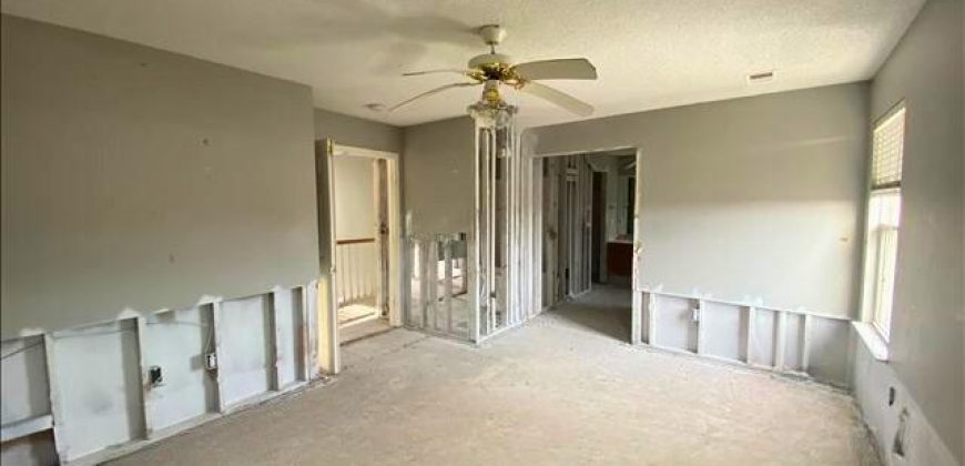 Homes for Sale in Kansas City, MO 64154 | 8547 N Robinhood Avenue