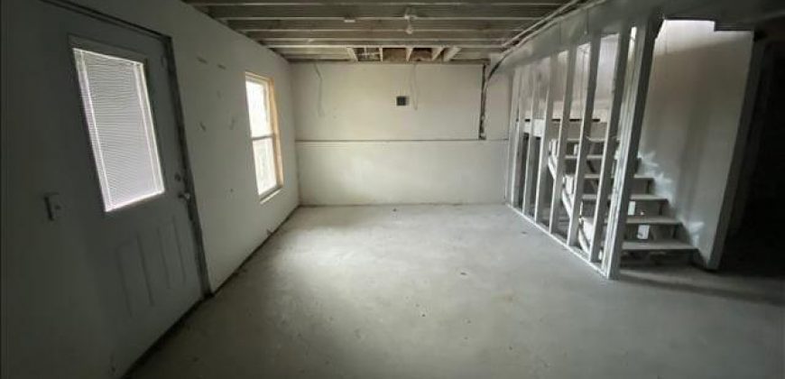 Homes for Sale in Kansas City, MO 64154 | 8547 N Robinhood Avenue