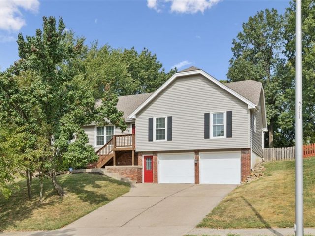Homes for Sale in Kansas City, MO 64151 | 5408 NW 58th Terrace