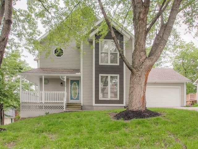 Homes for Sale in Gladstone, MO 64119 | 5835 N College Street