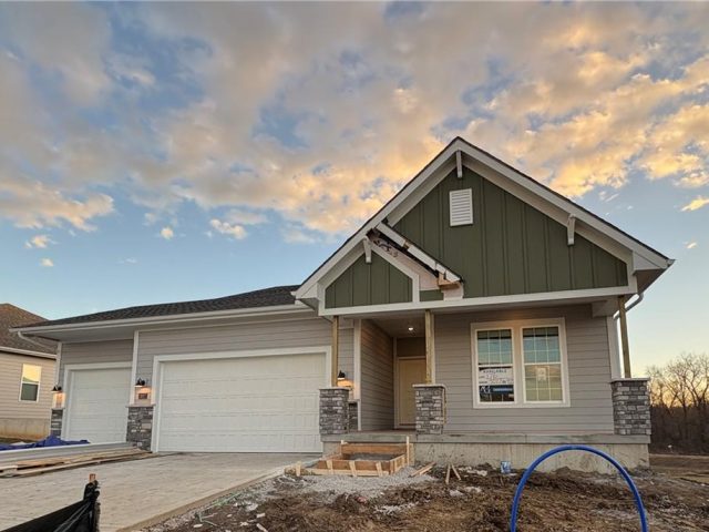 Homes for Sale in Kansas City, MO 64154 | 3017 NW 95th Terrace