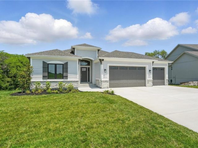 Homes for Sale in Kansas City, MO 64155 | 1406 NW 106th Terrace