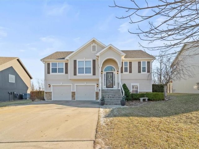 Homes for Sale in Kansas City, MO 64155 | 1015 NE 91 Terrace